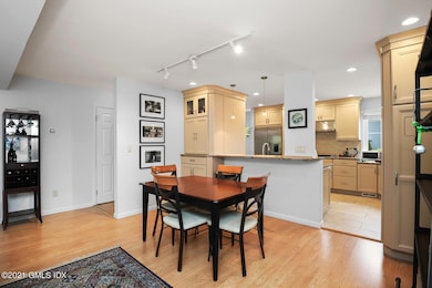 3 Whiffletree Way Riverside CT-large-011