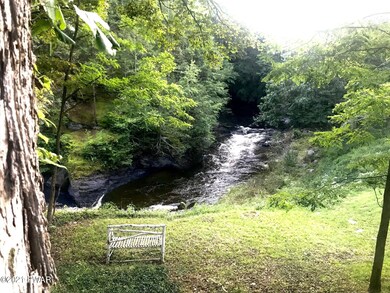 100 Sawkill Ave, Milford, PA 18337 - photo 3