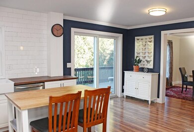 MOVABLE ISLAND/BREAKFAST BAR AND SPACE FOR TABLE T