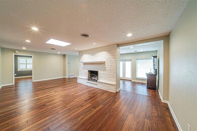 514 Lovell St, Grand Prairie, TX 75050 - photo 2