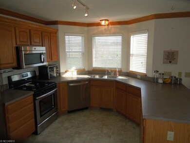 Kitchen Prep Area with ALL Appliances stay!