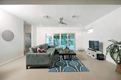 6851EParadisePkwy016