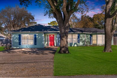 604 Mason St, Tomball, TX 77375 - photo 2