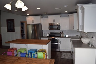 nice kitchen flow