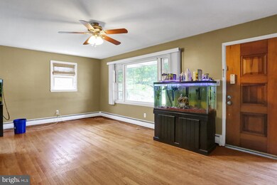 209 W 39th St, Reading, PA 19606 - photo 3