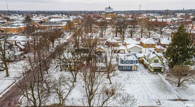 1019 Tremont St, Lincoln, IL 62656 - photo 2