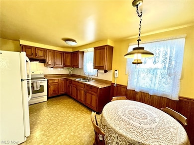 2421 Gibbs Ave NE, Canton, OH 44714 - photo 7