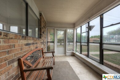 1402 Shannon Cir, New Braunfels, TX 78130 - photo 2