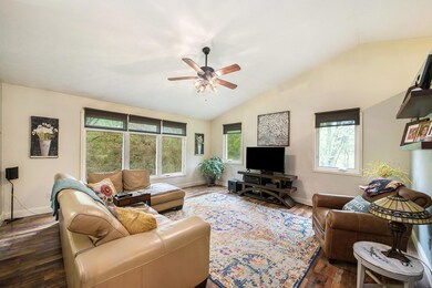 LR with vaulted ceiling