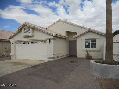 023-312756 front right