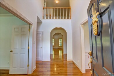 Two-story foyer,Palladium window,Arches!