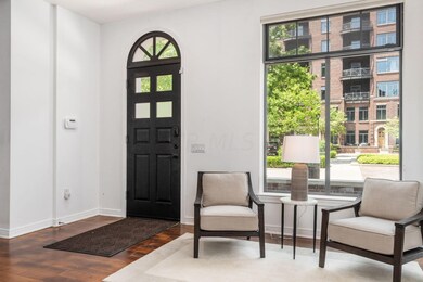 048_Burnham Sq Unit 256 - 004