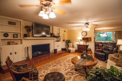 Living room pic #2