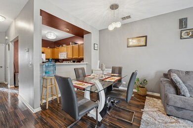 8304 Sierra Woods Ln unit 8304, Carpentersville, IL 60110 - photo 5