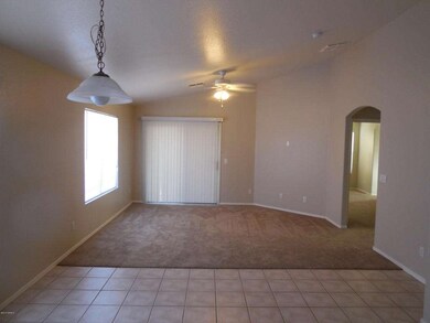 16215 W Port Royale 008 breakfast area