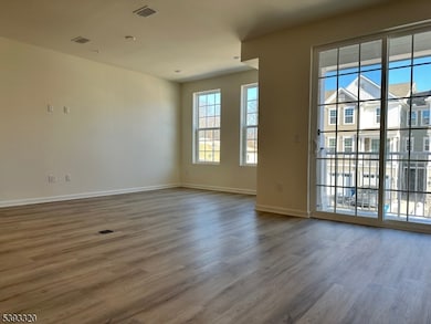 203 Honeysuckle Ln, Warren, NJ 07059 - photo 3