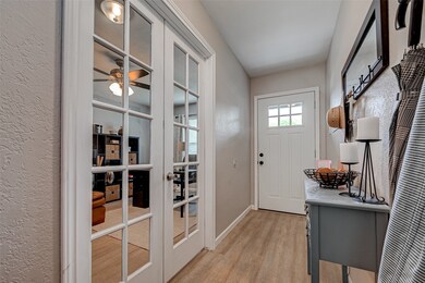 1902 Tracy Lynn Ln, Alvin, TX 77511 - photo 5