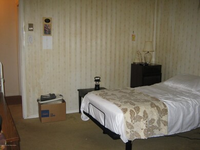 42 Piazza Correale, Freehold, NJ 07728 - photo 5