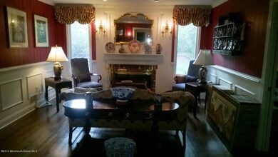 Formal living room wiht Fireplace