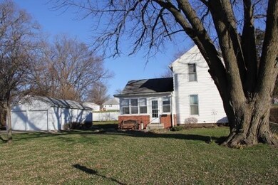 722 E 3rd St S, Newton, IA 50208 - photo 4