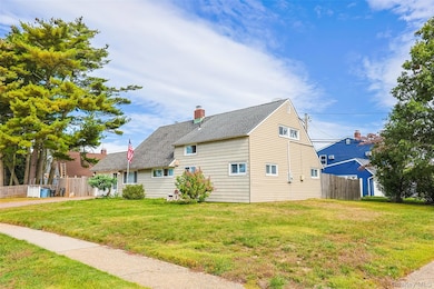 201 Sprucewood Dr, Levittown, NY 11756 - photo 3