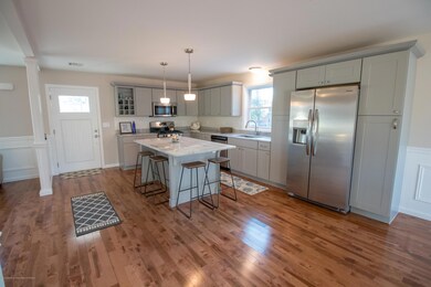 Eat-In Kitchen