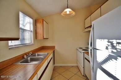 7627 Indian Lakes Dr unit 3, Jacksonville, FL 32210 - photo 4