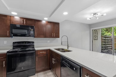 1125 Longfellow Way unit 125B, Sarasota, FL 34243 - photo 4