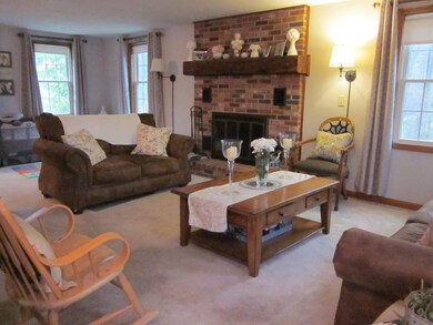 9 Oak St, Newmarket, NH 03857 - photo 5