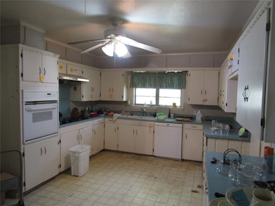 301 Walnut St, Terrell, TX 75160 - photo 5