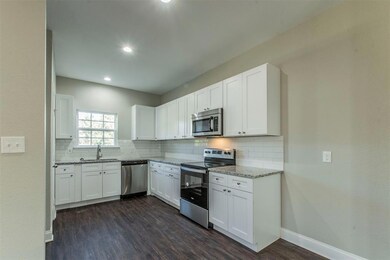 732 W Hanna St, Denison, TX 75020 - photo 5