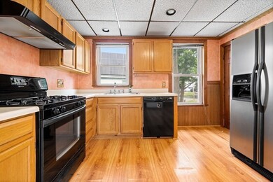 8 Whitney St unit 2, Saugus, MA 01906 - photo 2