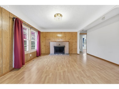 Living Room-Fireplace