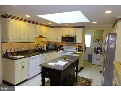 1421 Marlyns Ln, North Wales, PA 19454 - photo 2