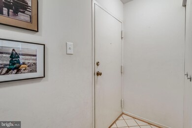 1658 Parkcrest Cir unit 101, Reston, VA 20190 - photo 6