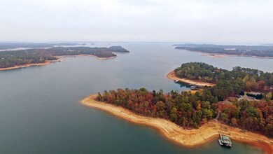 120 Camelot Dr, Hartwell, GA 30643 - photo 3