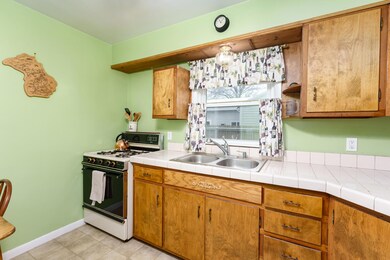 State_St_S_201_PawPaw_49079-7