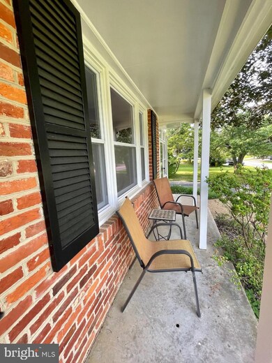 519 Harbor Dr, Annapolis, MD 21403 - photo 2
