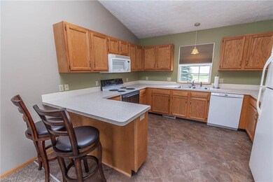 Kitchen with breakfast bar