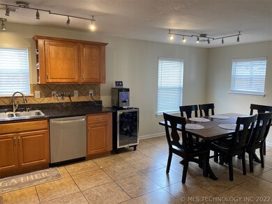 418 W Los Angeles Place, Broken Arrow, OK 74011 - photo 6