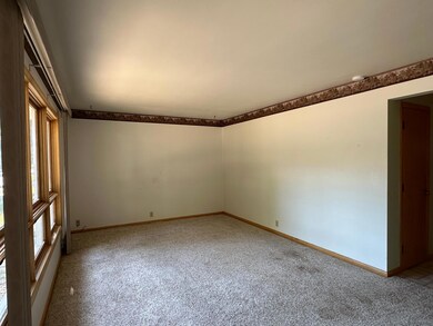 604 W Warren St, Luverne, MN 56156 - photo 3