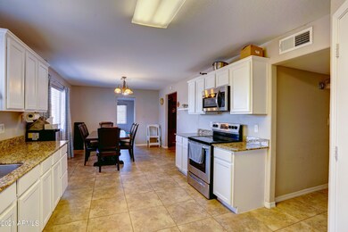 312 N Apache Dr-35