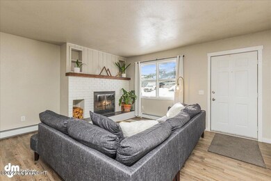 04-Living Room 20220317-DW-3073