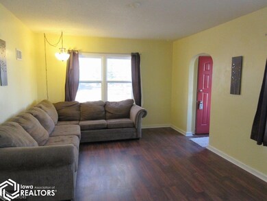 1614 Summit St, Marshalltown, IA 50158 - photo 3