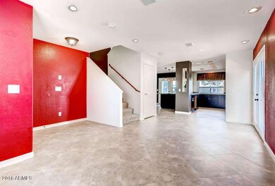 4640 E Torrey Pines Ln-small-004-2-Livin