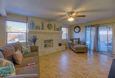 1138 E Echo Ln Phoenix AZ-small-004-5-Fa