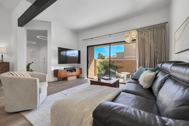 010 ENTRY LIVING ROOM