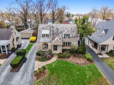 1851 Collingswood Road-12.jpg-SMALL