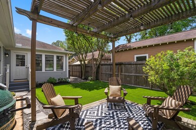 639 E 14th St, Houston, TX 77008 - photo 2