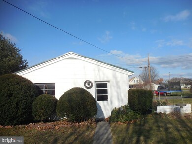 217 W Walnut St, Palmyra, PA 17078 - photo 5